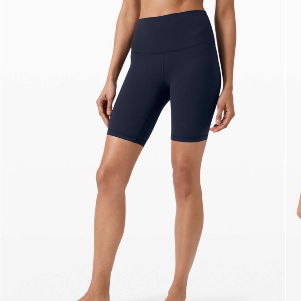 Lululemon Align High Rise Short 8"
True Navy size 4